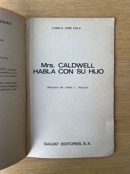 Mrs. Caldwell habla con su hijo