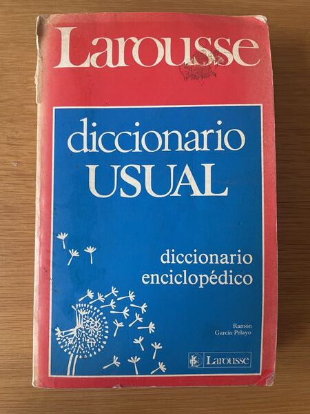 Larousse diccionario usual: 56,000 palabras, más de 140,000 definiciones, 120 mapas en negro y un compendio de gramática al final del volumen