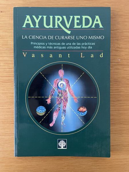 Ayurveda: la ciencia de curarse uno mismo : guía práctica de medicina ayurvédica