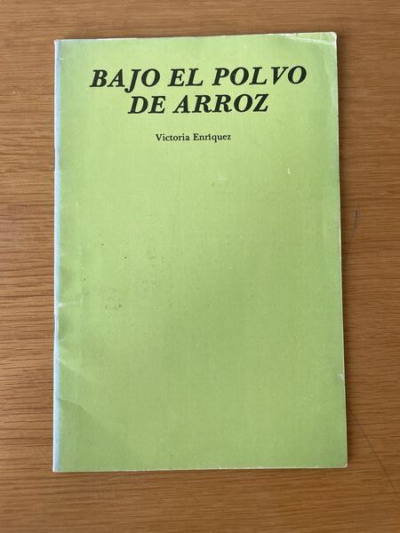 Bajo el polvo de arroz