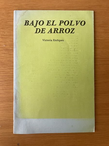 Bajo el polvo de arroz