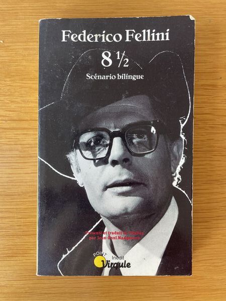 8 1/2: scénario bilingue