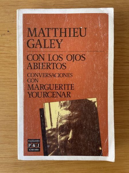 Con los ojos abiertos: conversaciones con Marguerite Yourcenar