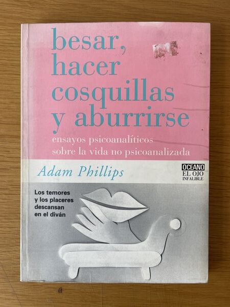 Besar, hacer cosquillas y aburrirse: ensayos psicoanalíticos sobre la vida no psicoanalizada